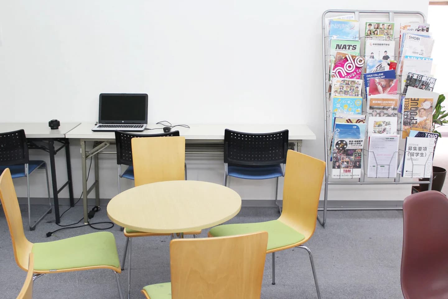 School website photograph · HESED東京芸術文理学院