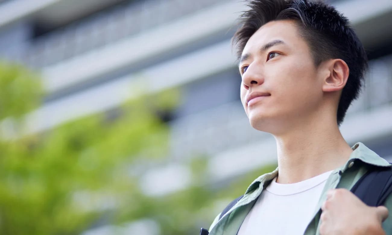 School website photograph · 阪神自動車航空鉄道専門学校 日本語別科