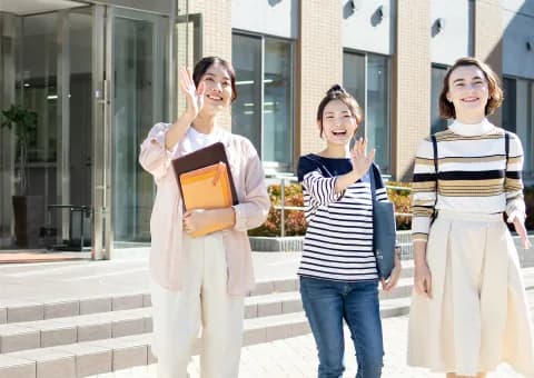 School website photograph · 好学院国際学校