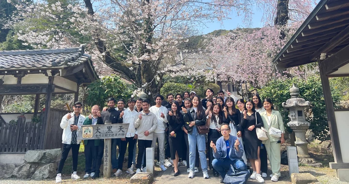 School website photograph · 平成国際教育学院