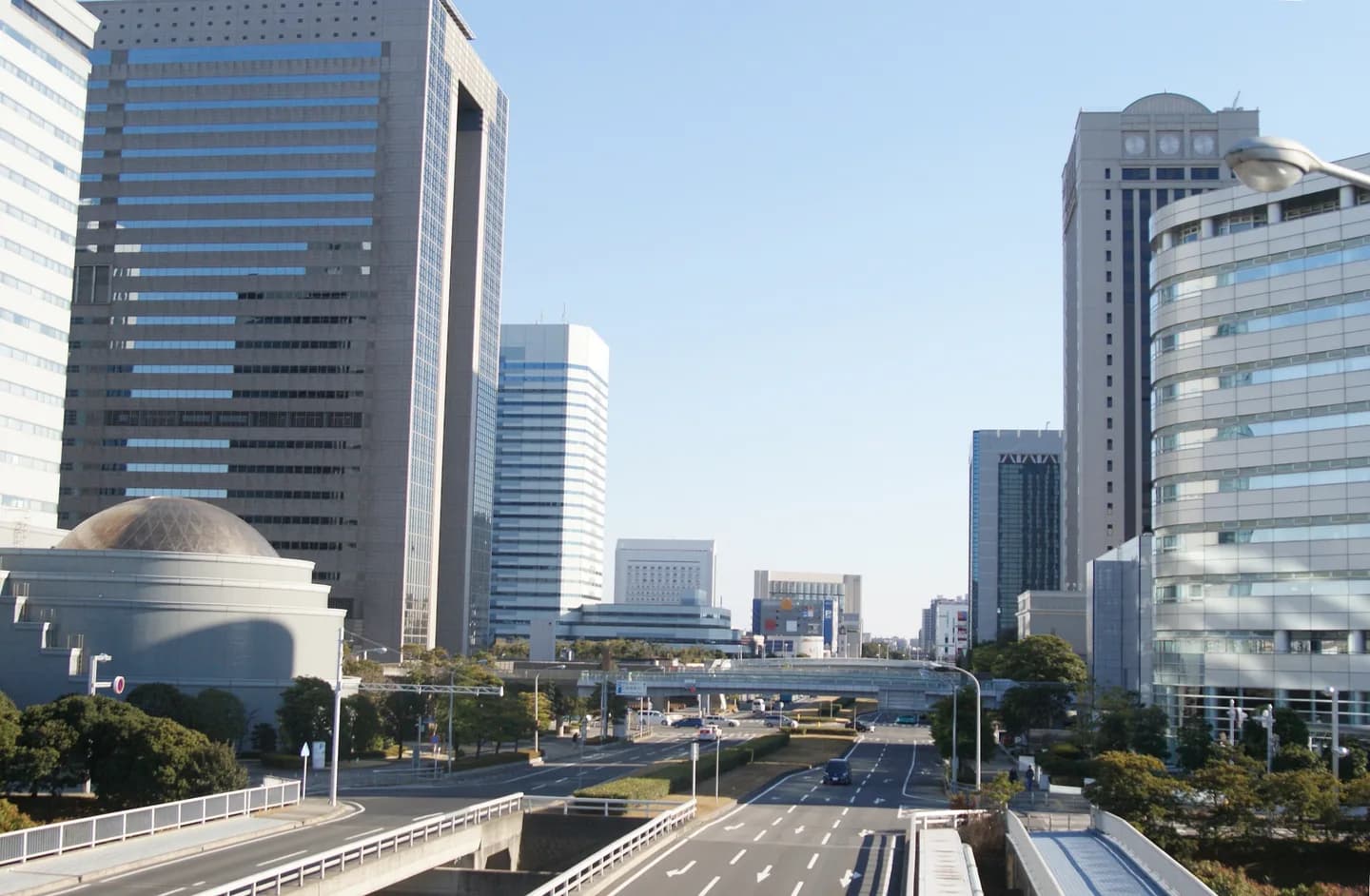 School website photograph · 国際トラベル・ホテル・ブライダル専門学校