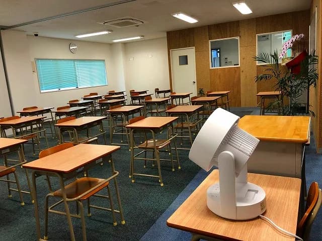 School website photograph · ステップワールド日本語学院