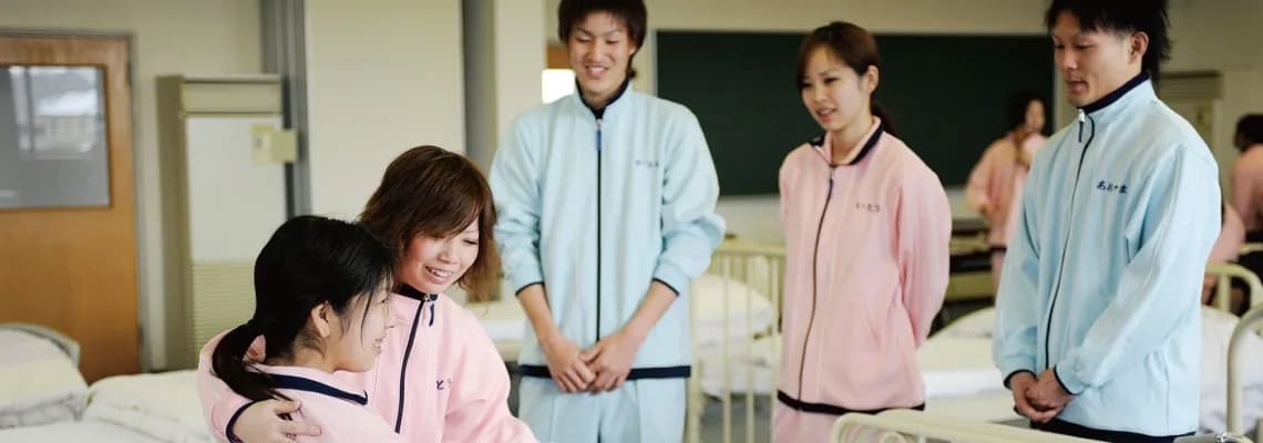 School website photograph · 鈴鹿オフィスワーク医療福祉専門学校 日本語学科