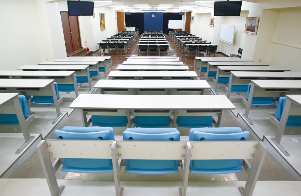 School website photograph · ISI Language College
