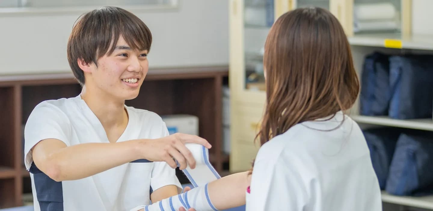 School website photograph · こころ医療福祉専門学校佐世保校
