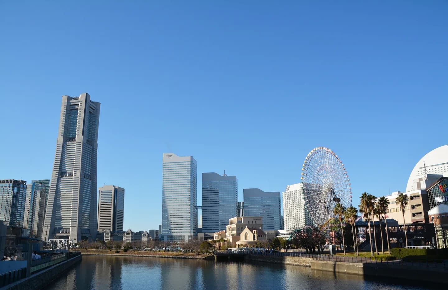 School website photograph · 愛心保土ケ谷学院