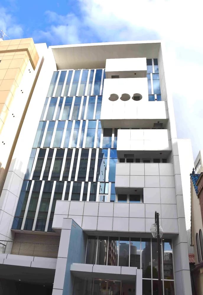 School website photograph · セントラルジャパン日本語学校