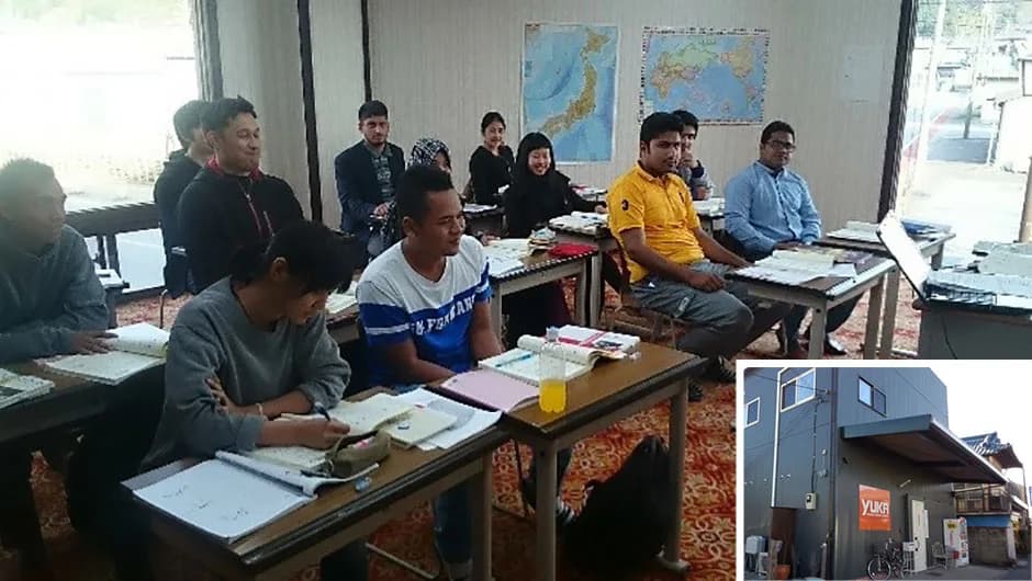 School website photograph · とちの木日本語学院