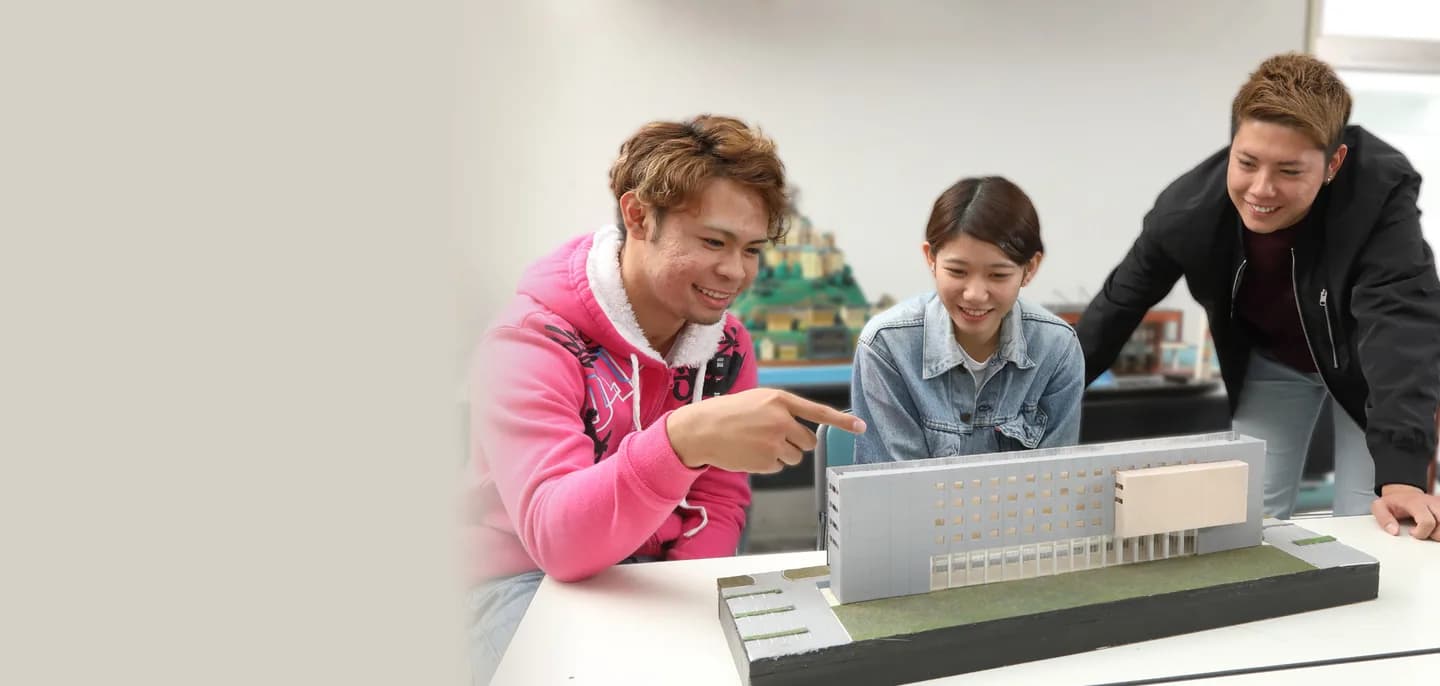School website photograph · 学校法人南星学園サイ・テク・カレッジ那覇 日本語科