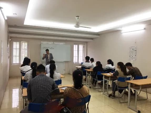 School website photograph · マーキュリー日本語学院