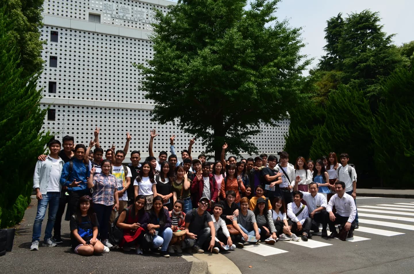 School website photograph · 明治ランゲージスクール